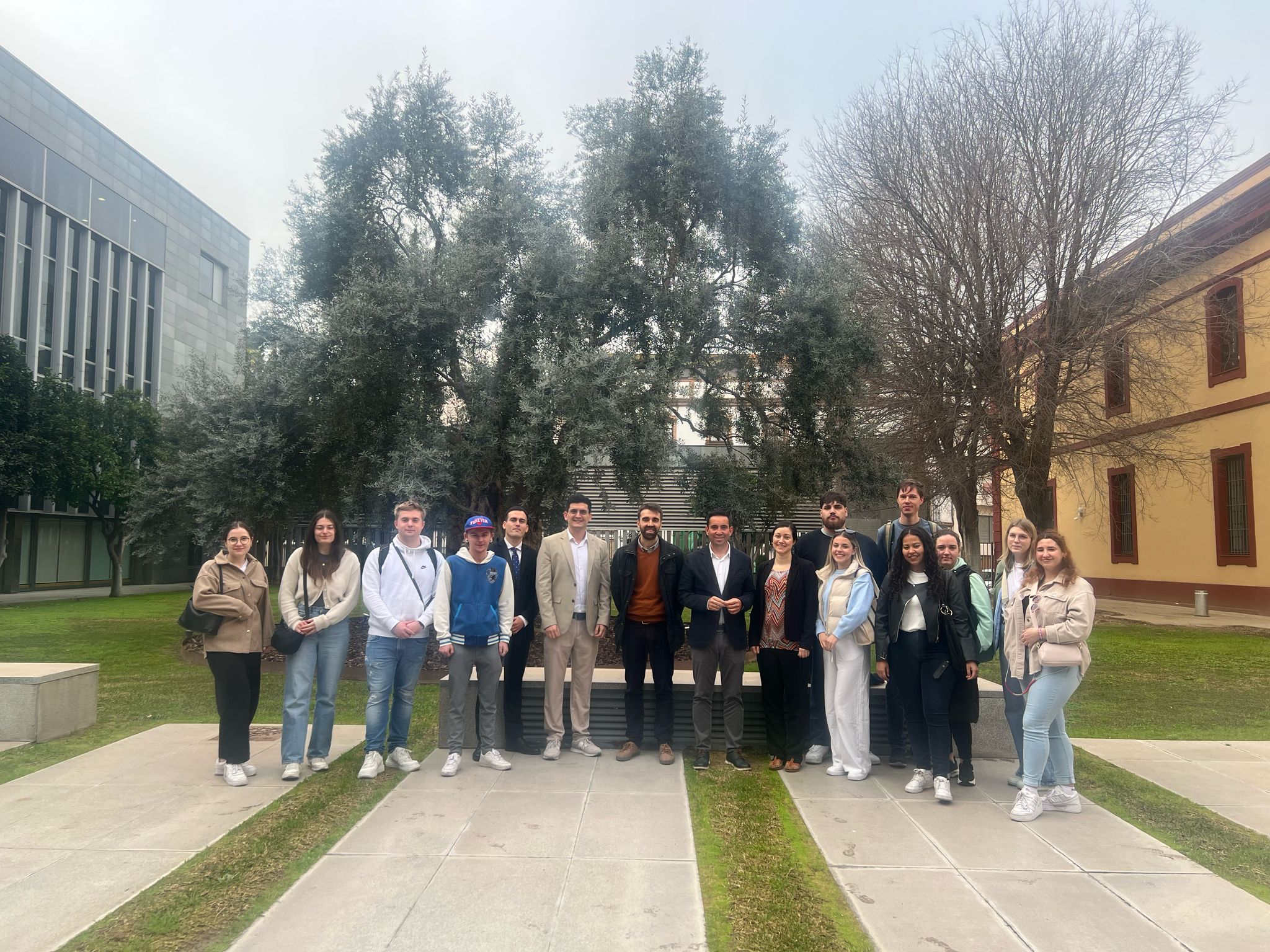 02-260225 ALUMNOS UNIV KEHL 1