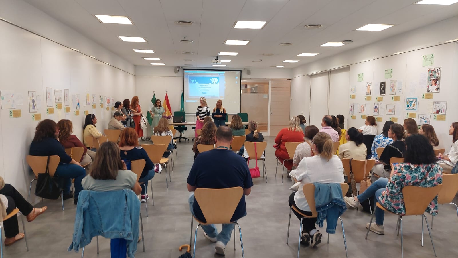 09-300925 FOTO Reunión Cohesión Social