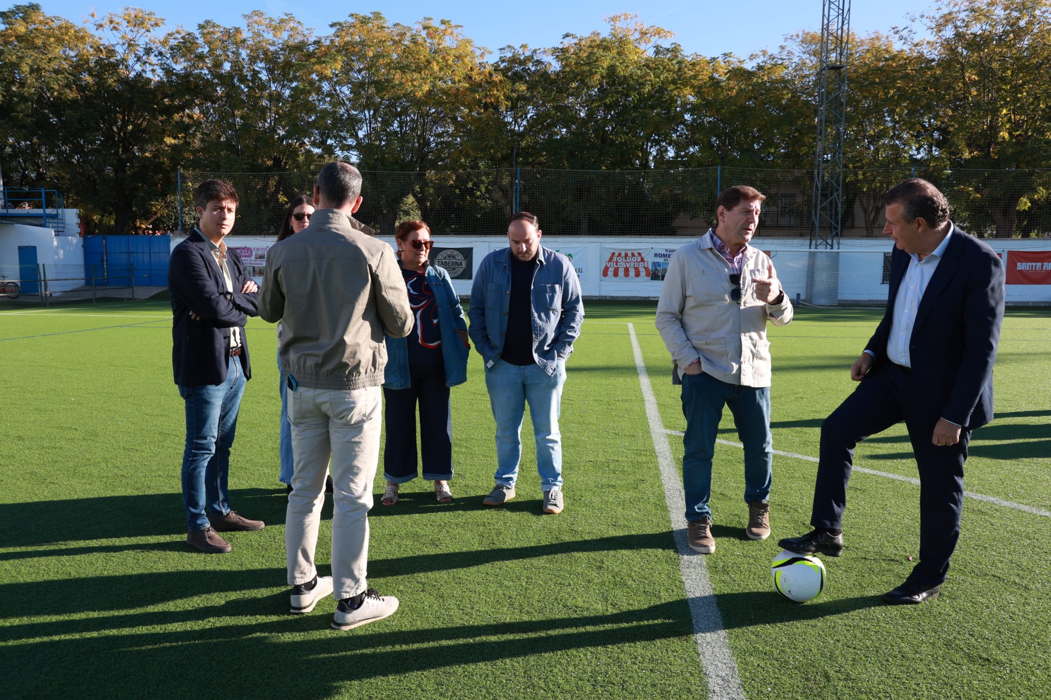 10-211026 VILLAVERDE DEL RÍO CAMPO FÚTBOL 1