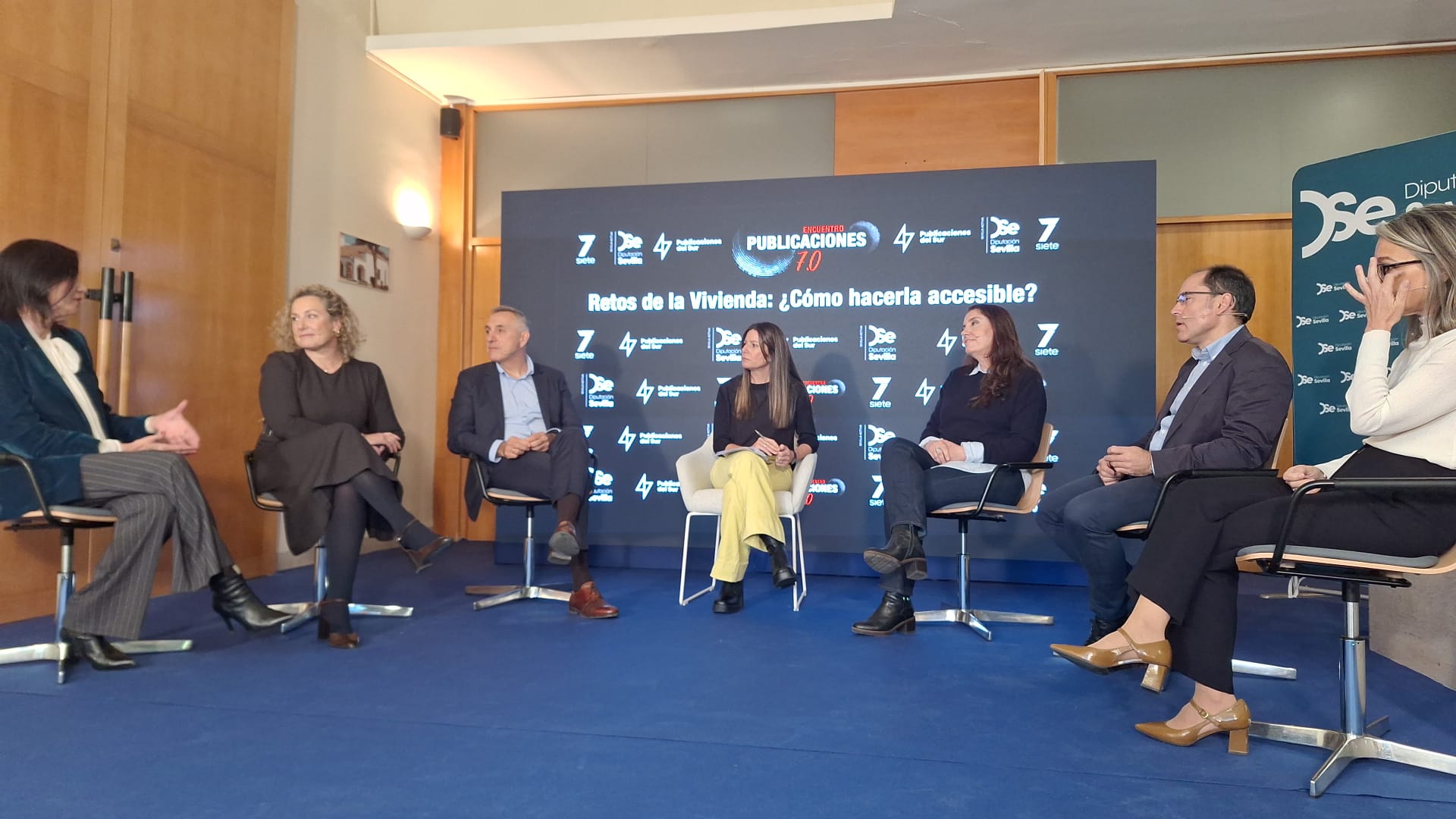 12-011225 FOTO presidente Foro Vivienda