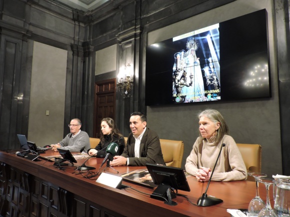 03-120326 EL CASTILLO GUARDAS VIERNES SANTO 1