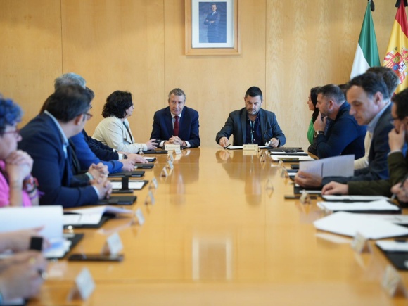 04-230425-FOTO-reunión-UPTA-y-alcaldes-taxi-rural