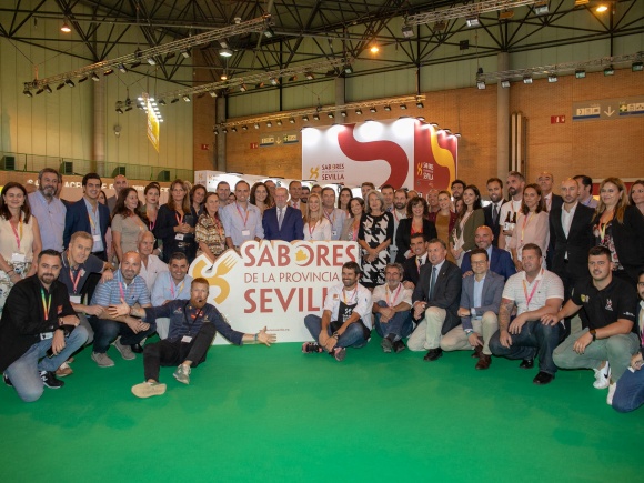 Villalobos con empresas Sabores de la Provincia Sevilla en cita sector