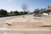 Urbanización del acceso peatonal a mairena del aljarafe desde las urbanizaciones de la carretera de almensilla