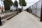 Pasarela peatonal colindante al puente de birrete