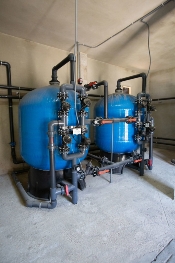 Mejoras en el pozo situado en c/ mesa redonda consistentes en la instalación de una planta potabilizadora con filtros de eliminación de hierro