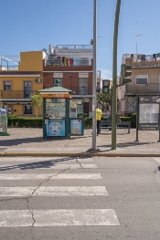 Renovación de grupo semafórico en avda. 1º de mayo y sañalización horizontal y badenes en varias calles