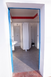 Obras de adecuación a normativa en aseos y vestuarios de las instalaciones del polideportivo municipal juan antonio ruiz "espartaco"