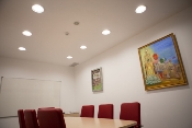 Mejora de eficiencia energética en la iluminación interior de varios edificios municipales con iluminación led